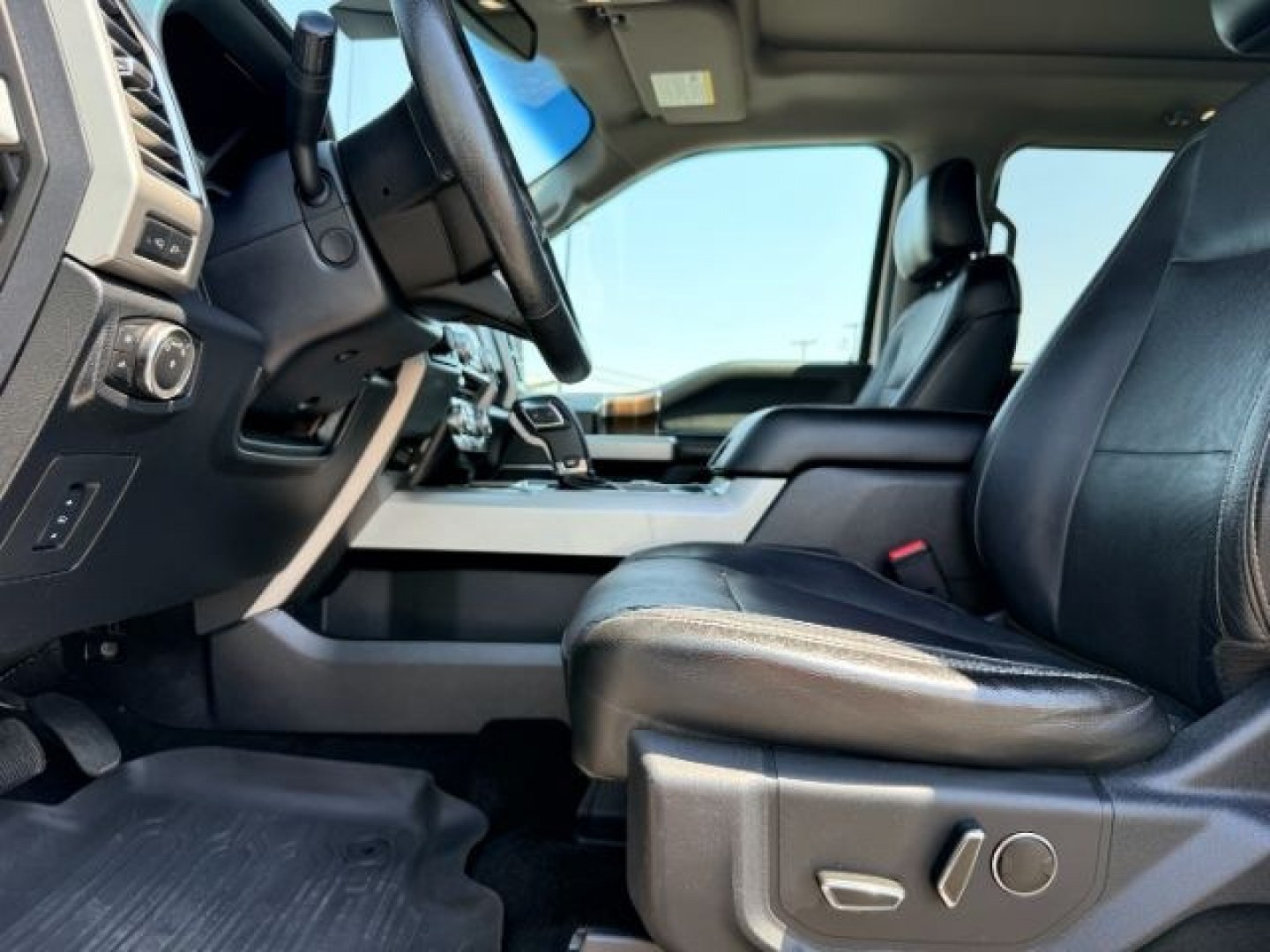 2015 WHITE /Medium Earth Gray Ford F-150 (1FTEW1EG4FK) with an EcoBoost 35L V-6 gasoline direct injection engine, Automatic transmission, located at 1175 N Woodruff Ave, Idaho Falls, ID, 83401, 43.506901, -111.999657- Photo#12