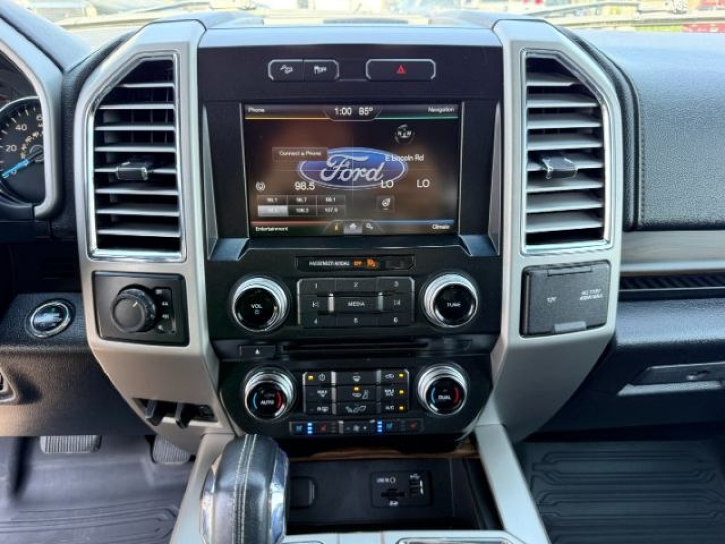 2015 WHITE /Medium Earth Gray Ford F-150 (1FTEW1EG4FK) with an EcoBoost 35L V-6 gasoline direct injection engine, Automatic transmission, located at 1175 N Woodruff Ave, Idaho Falls, ID, 83401, 43.506901, -111.999657- Photo#15