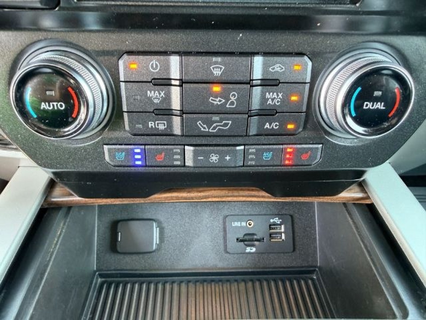 2015 WHITE /Medium Earth Gray Ford F-150 (1FTEW1EG4FK) with an EcoBoost 35L V-6 gasoline direct injection engine, Automatic transmission, located at 1175 N Woodruff Ave, Idaho Falls, ID, 83401, 43.506901, -111.999657- Photo#17