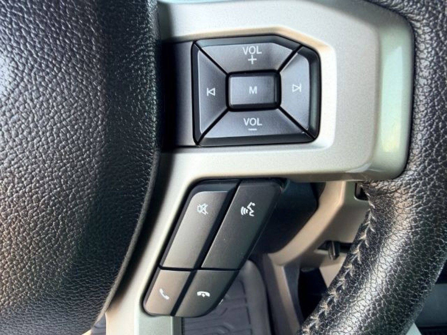 2015 WHITE /Medium Earth Gray Ford F-150 (1FTEW1EG4FK) with an EcoBoost 35L V-6 gasoline direct injection engine, Automatic transmission, located at 1175 N Woodruff Ave, Idaho Falls, ID, 83401, 43.506901, -111.999657- Photo#19