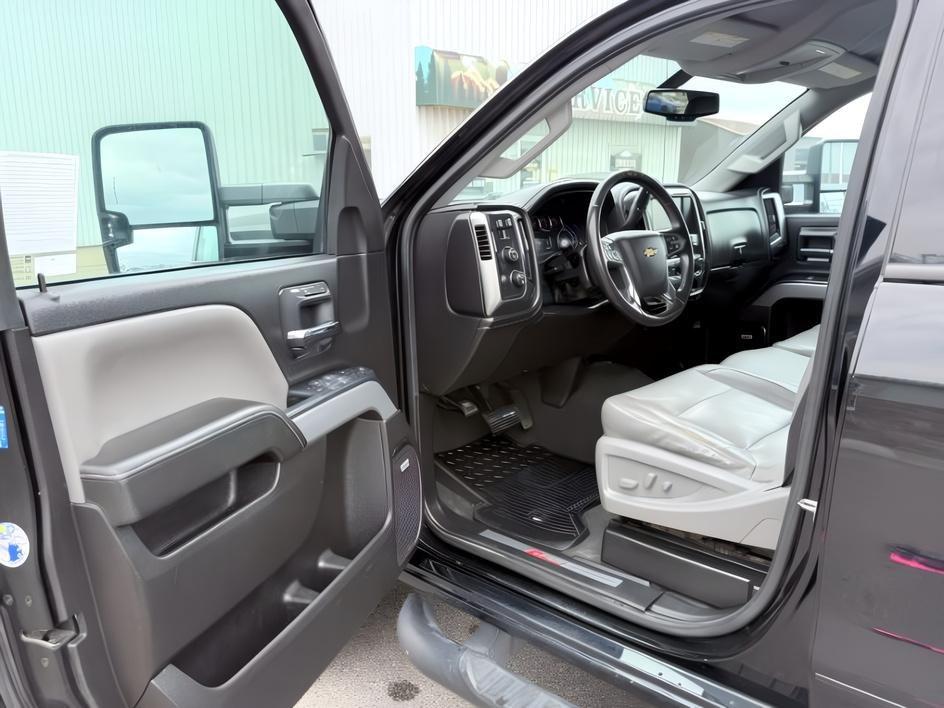 2019 BLACK /Jet Black Chevrolet Silverado 2500HD (1GC1KTEYXKF) with an 66L V8 16V OHV TURBO DIESEL engine, Automatic transmission, located at 1175 N Woodruff Ave, Idaho Falls, ID, 83401, 43.506901, -111.999657 - At Timberline Auto, finding a great deal on your next vehicle is always easy! Our experienced sales staff goal is to help find you the right vehicle at the right price! Our knowledgeable finance department has options for almost any credit score. We offer extended service contract options to prot- Photo#10