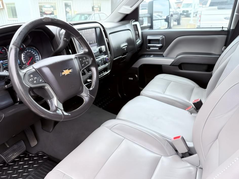 2019 BLACK /Jet Black Chevrolet Silverado 2500HD (1GC1KTEYXKF) with an 66L V8 16V OHV TURBO DIESEL engine, Automatic transmission, located at 1175 N Woodruff Ave, Idaho Falls, ID, 83401, 43.506901, -111.999657 - At Timberline Auto, finding a great deal on your next vehicle is always easy! Our experienced sales staff goal is to help find you the right vehicle at the right price! Our knowledgeable finance department has options for almost any credit score. We offer extended service contract options to prot- Photo#12