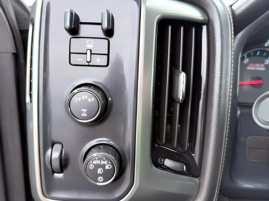 2019 BLACK /Jet Black Chevrolet Silverado 2500HD (1GC1KTEYXKF) with an 66L V8 16V OHV TURBO DIESEL engine, Automatic transmission, located at 1175 N Woodruff Ave, Idaho Falls, ID, 83401, 43.506901, -111.999657 - At Timberline Auto, finding a great deal on your next vehicle is always easy! Our experienced sales staff goal is to help find you the right vehicle at the right price! Our knowledgeable finance department has options for almost any credit score. We offer extended service contract options to prot- Photo#20