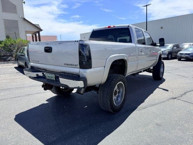 2004 SILVER /Dark Charcoal Chevrolet Silverado 2500HD (1GCHK231X4F) with an Duramax 66L V-8 diesel direct injection engine, Automatic transmission, located at 1175 N Woodruff Ave, Idaho Falls, ID, 83401, 43.506901, -111.999657 - At Timberline Auto, finding a great deal on your next vehicle is always easy! Our experienced sales staff goal is to help find you the right vehicle at the right price! Our knowledgeable finance department has options for almost any credit score. We offer extended service contract options to prot- Photo#22