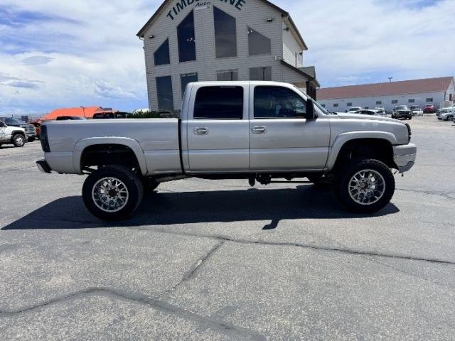 2004 SILVER /Dark Charcoal Chevrolet Silverado 2500HD (1GCHK231X4F) with an Duramax 66L V-8 diesel direct injection engine, Automatic transmission, located at 1175 N Woodruff Ave, Idaho Falls, ID, 83401, 43.506901, -111.999657 - At Timberline Auto, finding a great deal on your next vehicle is always easy! Our experienced sales staff goal is to help find you the right vehicle at the right price! Our knowledgeable finance department has options for almost any credit score. We offer extended service contract options to prot- Photo#23