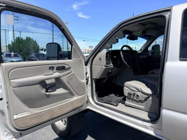 2004 SILVER /Dark Charcoal Chevrolet Silverado 2500HD (1GCHK231X4F) with an Duramax 66L V-8 diesel direct injection engine, Automatic transmission, located at 1175 N Woodruff Ave, Idaho Falls, ID, 83401, 43.506901, -111.999657 - At Timberline Auto, finding a great deal on your next vehicle is always easy! Our experienced sales staff goal is to help find you the right vehicle at the right price! Our knowledgeable finance department has options for almost any credit score. We offer extended service contract options to prot- Photo#27