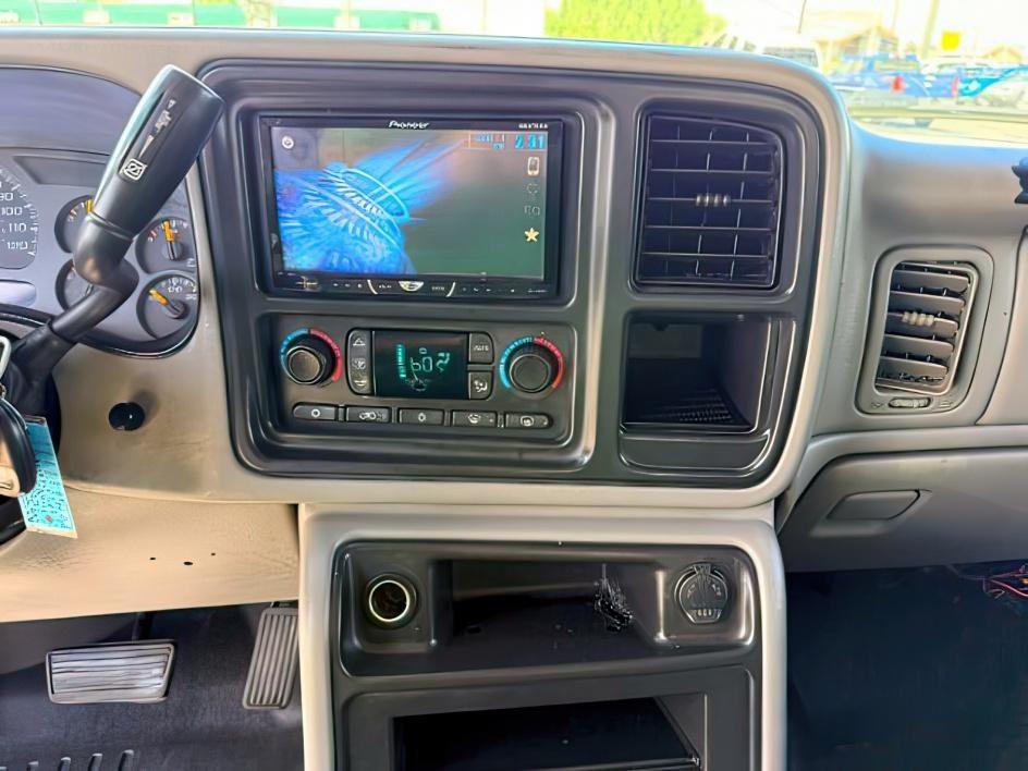 2004 SILVER /Dark Charcoal Chevrolet Silverado 2500HD (1GCHK231X4F) with an Duramax 66L V-8 diesel direct injection engine, Automatic transmission, located at 1175 N Woodruff Ave, Idaho Falls, ID, 83401, 43.506901, -111.999657 - At Timberline Auto, finding a great deal on your next vehicle is always easy! Our experienced sales staff goal is to help find you the right vehicle at the right price! Our knowledgeable finance department has options for almost any credit score. We offer extended service contract options to prot- Photo#13
