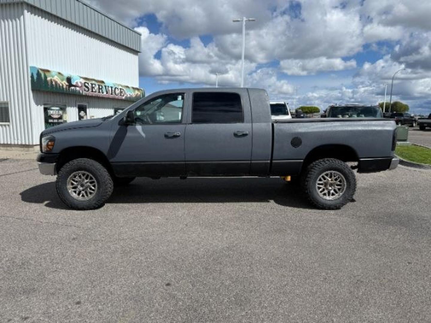 2006 GRAY /CLOTH Dodge Ram 2500 SLT (3D7KS29C86G) with an 5.9L I6 engine, MANUAL transmission, located at 1235 N Woodruff Ave., Idaho Falls, 83401, (208) 523-1053, 43.507172, -112.000488 - At Timberline Auto, finding a great deal on your next vehicle is always easy! Our experienced sales staff's goal is to help find you the right vehicle at the right price! Our knowledgeable finance department has options for almost any credit score. We offer extended service contract options to prote - Photo#25