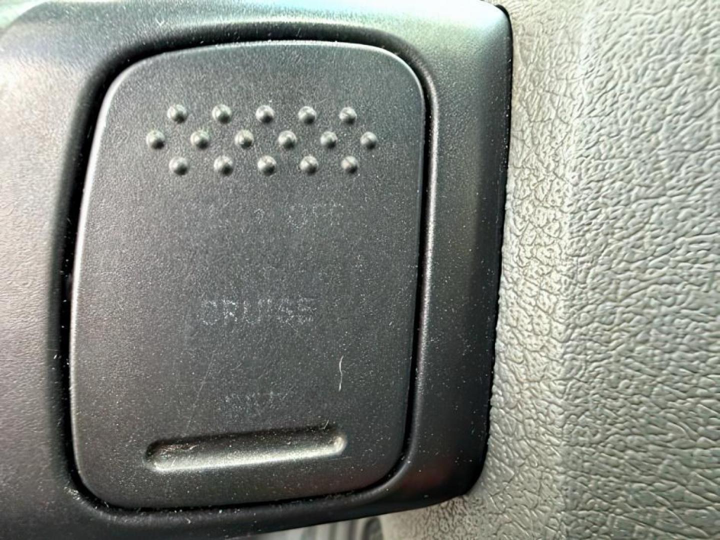 2006 GRAY /CLOTH Dodge Ram 2500 SLT (3D7KS29C86G) with an 5.9L I6 engine, MANUAL transmission, located at 1235 N Woodruff Ave., Idaho Falls, 83401, (208) 523-1053, 43.507172, -112.000488 - At Timberline Auto, finding a great deal on your next vehicle is always easy! Our experienced sales staff's goal is to help find you the right vehicle at the right price! Our knowledgeable finance department has options for almost any credit score. We offer extended service contract options to prote - Photo#17