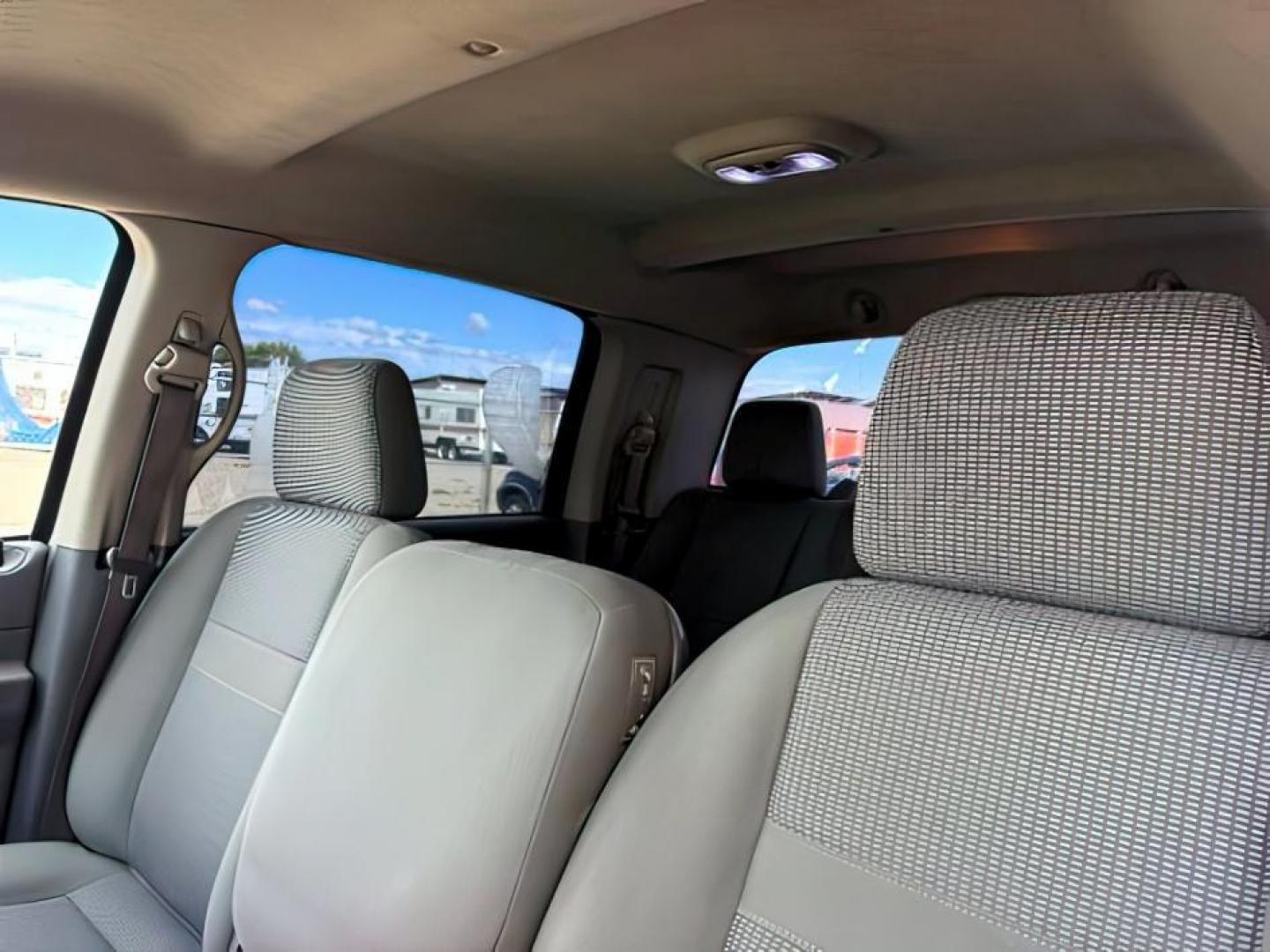 2006 GRAY /CLOTH Dodge Ram 2500 SLT (3D7KS29C86G) with an 5.9L I6 engine, MANUAL transmission, located at 1235 N Woodruff Ave., Idaho Falls, 83401, (208) 523-1053, 43.507172, -112.000488 - At Timberline Auto, finding a great deal on your next vehicle is always easy! Our experienced sales staff's goal is to help find you the right vehicle at the right price! Our knowledgeable finance department has options for almost any credit score. We offer extended service contract options to prote - Photo#19