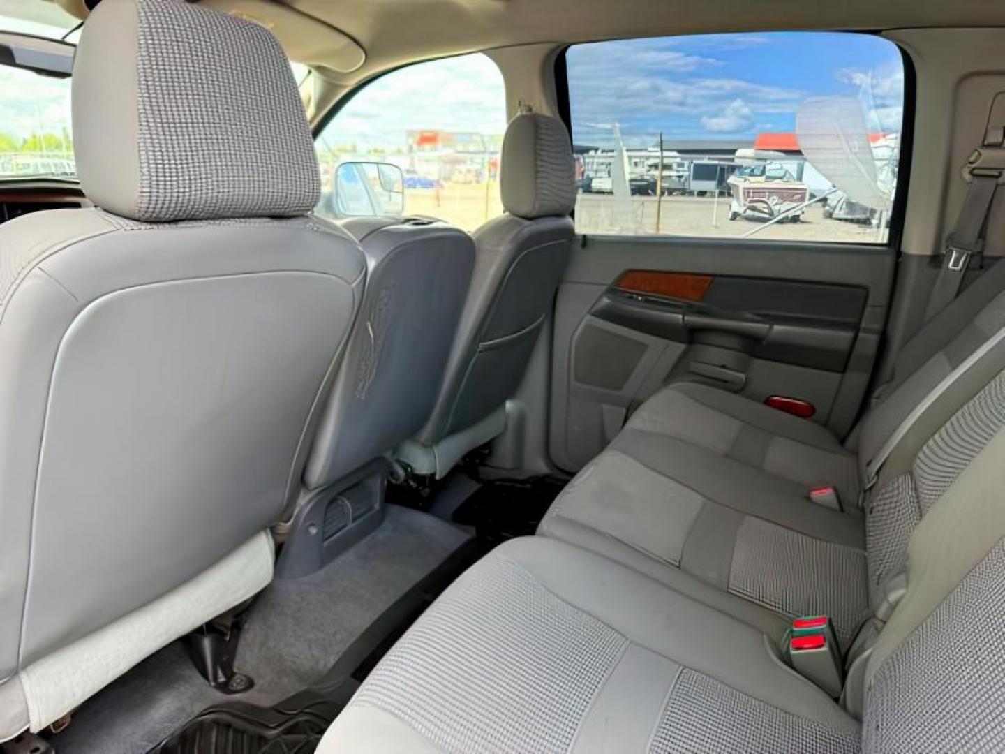 2006 GRAY /CLOTH Dodge Ram 2500 SLT (3D7KS29C86G) with an 5.9L I6 engine, MANUAL transmission, located at 1235 N Woodruff Ave., Idaho Falls, 83401, (208) 523-1053, 43.507172, -112.000488 - At Timberline Auto, finding a great deal on your next vehicle is always easy! Our experienced sales staff's goal is to help find you the right vehicle at the right price! Our knowledgeable finance department has options for almost any credit score. We offer extended service contract options to prote - Photo#22