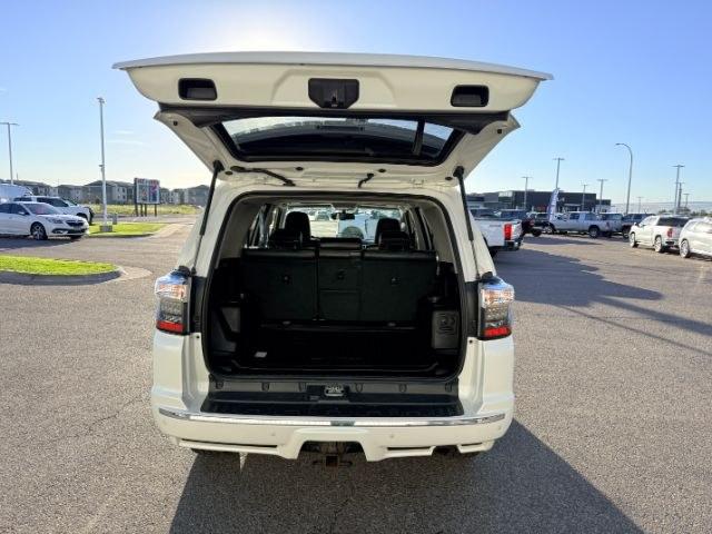2018 WHITE /Black Graphite Toyota 4Runner LIMITED (JTEBU5JR2J5) with an 4L V-6 DOHC engine, AUTOMATIC transmission, located at 1235 N Woodruff Ave., Idaho Falls, 83401, (208) 523-1053, 43.507172, -112.000488 - At Timberline Auto, finding a great deal on your next vehicle is always easy! Our experienced sales staff goal is to help find you the right vehicle at the right price! Our knowledgeable finance department has options for almost any credit score. We offer extended service contract options to prot- Photo#35