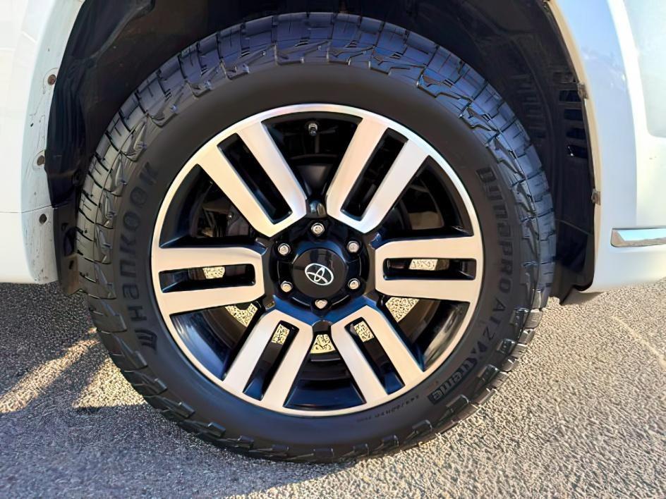 2018 WHITE /Black Graphite Toyota 4Runner LIMITED (JTEBU5JR2J5) with an 4L V-6 DOHC engine, AUTOMATIC transmission, located at 1235 N Woodruff Ave., Idaho Falls, 83401, (208) 523-1053, 43.507172, -112.000488 - At Timberline Auto, finding a great deal on your next vehicle is always easy! Our experienced sales staff goal is to help find you the right vehicle at the right price! Our knowledgeable finance department has options for almost any credit score. We offer extended service contract options to prot- Photo#12