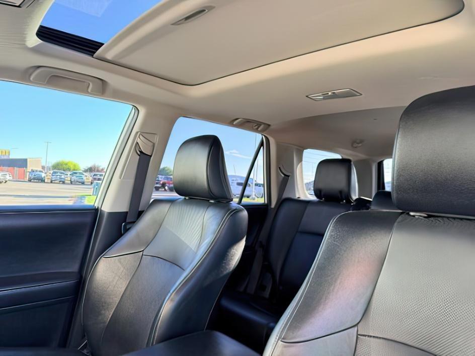 2018 WHITE /Black Graphite Toyota 4Runner LIMITED (JTEBU5JR2J5) with an 4L V-6 DOHC engine, AUTOMATIC transmission, located at 1235 N Woodruff Ave., Idaho Falls, 83401, (208) 523-1053, 43.507172, -112.000488 - At Timberline Auto, finding a great deal on your next vehicle is always easy! Our experienced sales staff goal is to help find you the right vehicle at the right price! Our knowledgeable finance department has options for almost any credit score. We offer extended service contract options to prot- Photo#24
