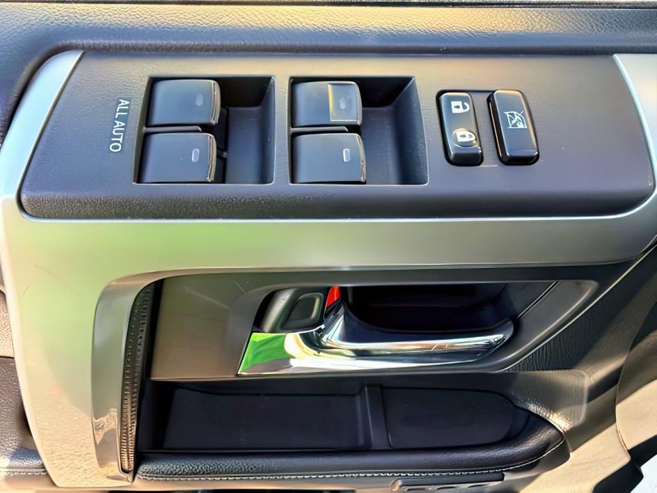 2018 WHITE /Black Graphite Toyota 4Runner LIMITED (JTEBU5JR2J5) with an 4L V-6 DOHC engine, AUTOMATIC transmission, located at 1235 N Woodruff Ave., Idaho Falls, 83401, (208) 523-1053, 43.507172, -112.000488 - At Timberline Auto, finding a great deal on your next vehicle is always easy! Our experienced sales staff goal is to help find you the right vehicle at the right price! Our knowledgeable finance department has options for almost any credit score. We offer extended service contract options to prot- Photo#25