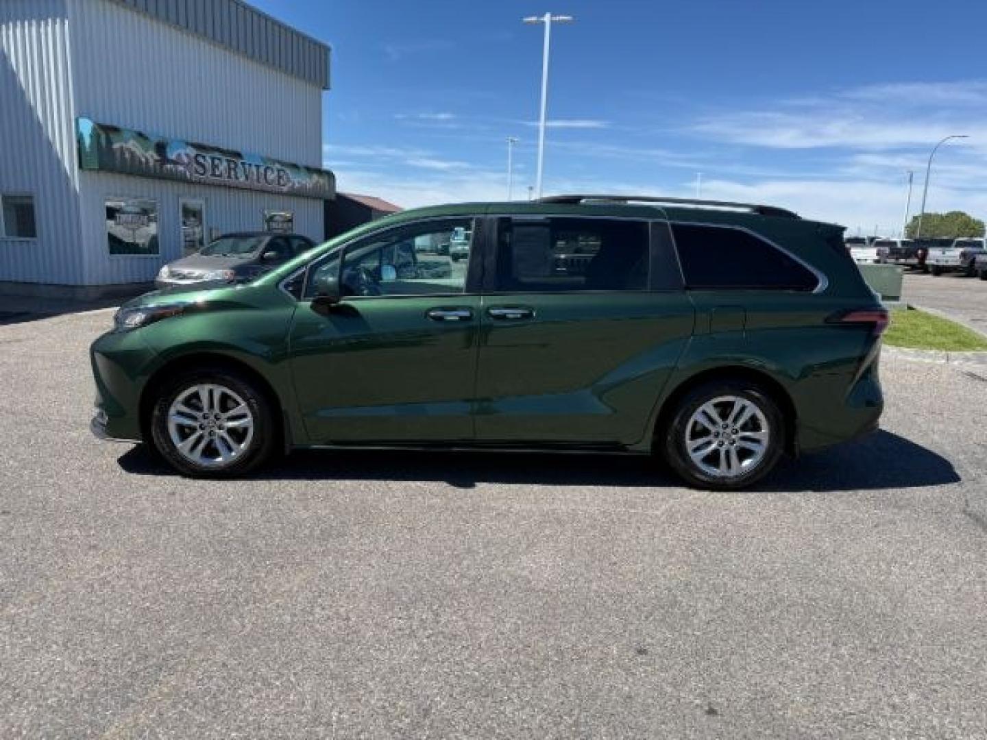 2022 GREEN /Graphite Toyota Sienna (5TDJSKFC1NS) with an Dynamic Force 25L I-4 portdirect injection engine, Automatic transmission, located at 1175 N Woodruff Ave, Idaho Falls, ID, 83401, 43.506901, -111.999657 - At Timberline Auto, finding a great deal on your next vehicle is always easy! Our experienced sales staff goal is to help find you the right vehicle at the right price! Our knowledgeable finance department has options for almost any credit score. We offer extended service contract options to prot- Photo#33