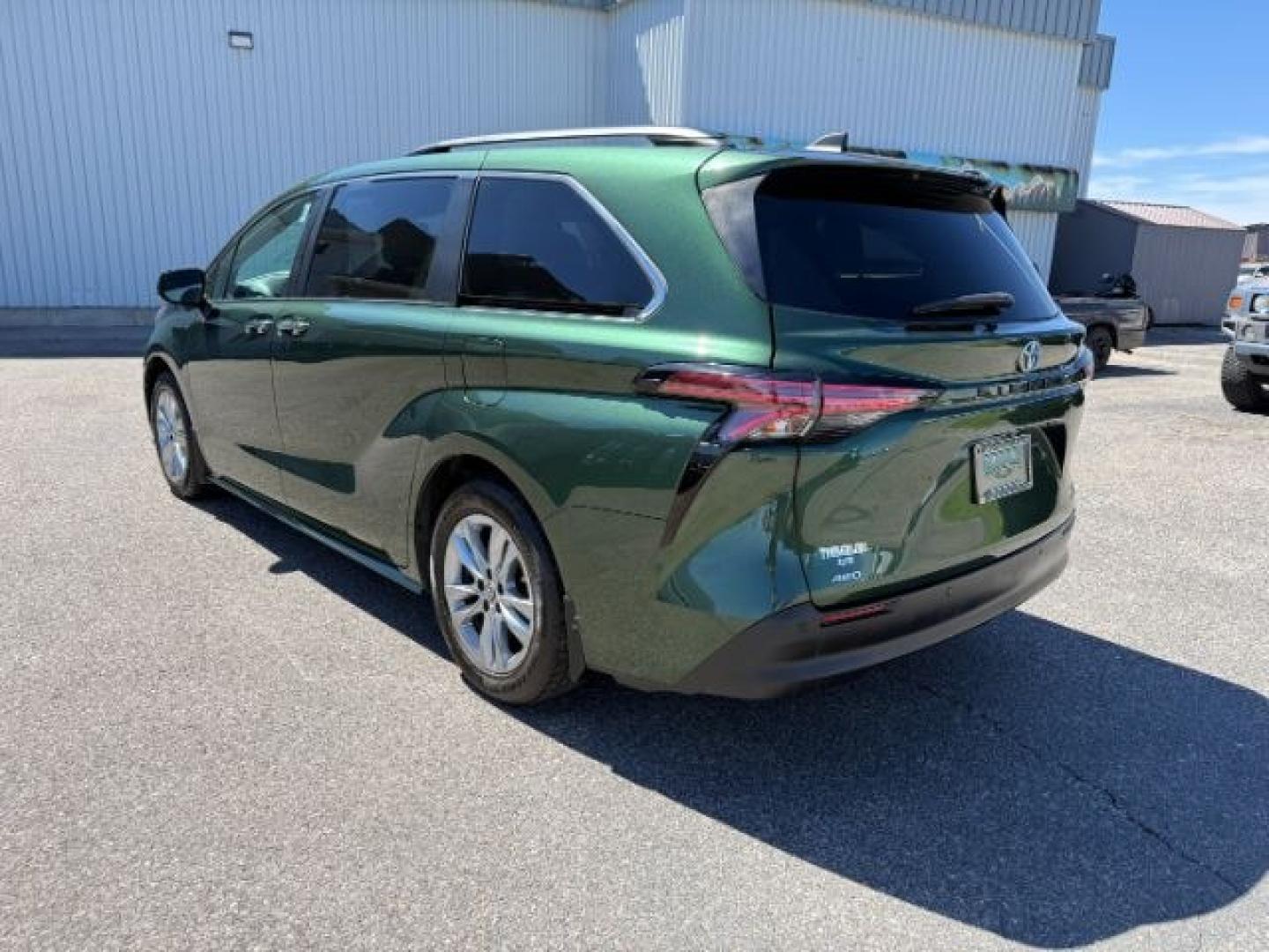 2022 GREEN /Graphite Toyota Sienna (5TDJSKFC1NS) with an Dynamic Force 25L I-4 portdirect injection engine, Automatic transmission, located at 1175 N Woodruff Ave, Idaho Falls, ID, 83401, 43.506901, -111.999657 - At Timberline Auto, finding a great deal on your next vehicle is always easy! Our experienced sales staff goal is to help find you the right vehicle at the right price! Our knowledgeable finance department has options for almost any credit score. We offer extended service contract options to prot- Photo#34