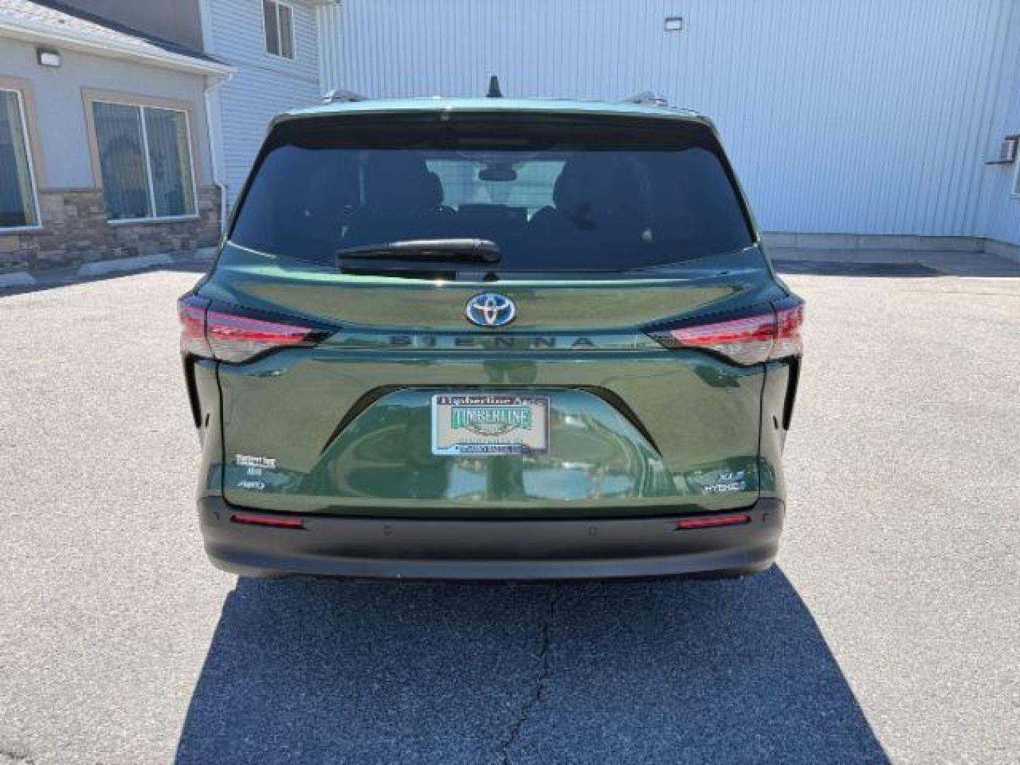 2022 GREEN /Graphite Toyota Sienna (5TDJSKFC1NS) with an Dynamic Force 25L I-4 portdirect injection engine, Automatic transmission, located at 1175 N Woodruff Ave, Idaho Falls, ID, 83401, 43.506901, -111.999657 - At Timberline Auto, finding a great deal on your next vehicle is always easy! Our experienced sales staff goal is to help find you the right vehicle at the right price! Our knowledgeable finance department has options for almost any credit score. We offer extended service contract options to prot- Photo#35