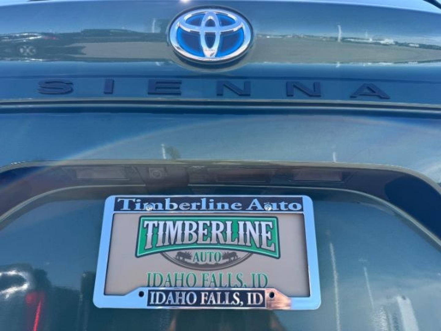2022 GREEN /Graphite Toyota Sienna (5TDJSKFC1NS) with an Dynamic Force 25L I-4 portdirect injection engine, Automatic transmission, located at 1175 N Woodruff Ave, Idaho Falls, ID, 83401, 43.506901, -111.999657 - At Timberline Auto, finding a great deal on your next vehicle is always easy! Our experienced sales staff goal is to help find you the right vehicle at the right price! Our knowledgeable finance department has options for almost any credit score. We offer extended service contract options to prot- Photo#36