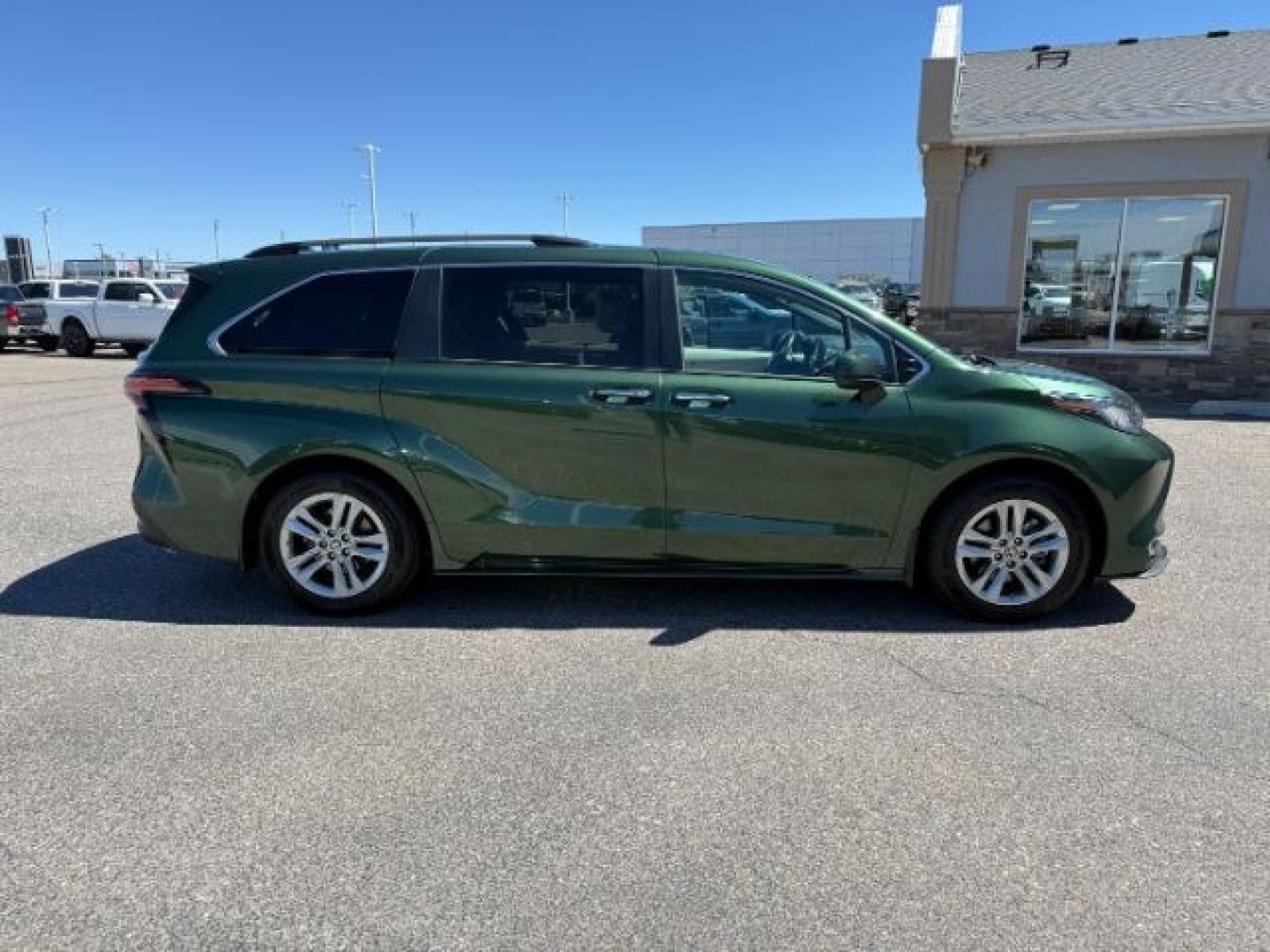 2022 GREEN /Graphite Toyota Sienna (5TDJSKFC1NS) with an Dynamic Force 25L I-4 portdirect injection engine, Automatic transmission, located at 1175 N Woodruff Ave, Idaho Falls, ID, 83401, 43.506901, -111.999657 - At Timberline Auto, finding a great deal on your next vehicle is always easy! Our experienced sales staff goal is to help find you the right vehicle at the right price! Our knowledgeable finance department has options for almost any credit score. We offer extended service contract options to prot- Photo#41