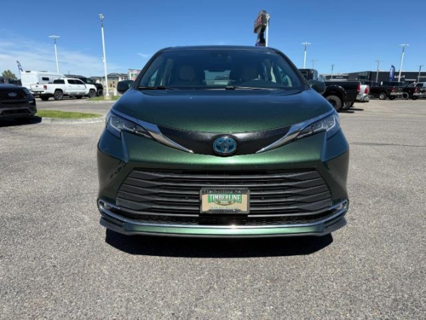 2022 GREEN /Graphite Toyota Sienna (5TDJSKFC1NS) with an Dynamic Force 25L I-4 portdirect injection engine, Automatic transmission, located at 1175 N Woodruff Ave, Idaho Falls, ID, 83401, 43.506901, -111.999657 - At Timberline Auto, finding a great deal on your next vehicle is always easy! Our experienced sales staff goal is to help find you the right vehicle at the right price! Our knowledgeable finance department has options for almost any credit score. We offer extended service contract options to prot- Photo#43