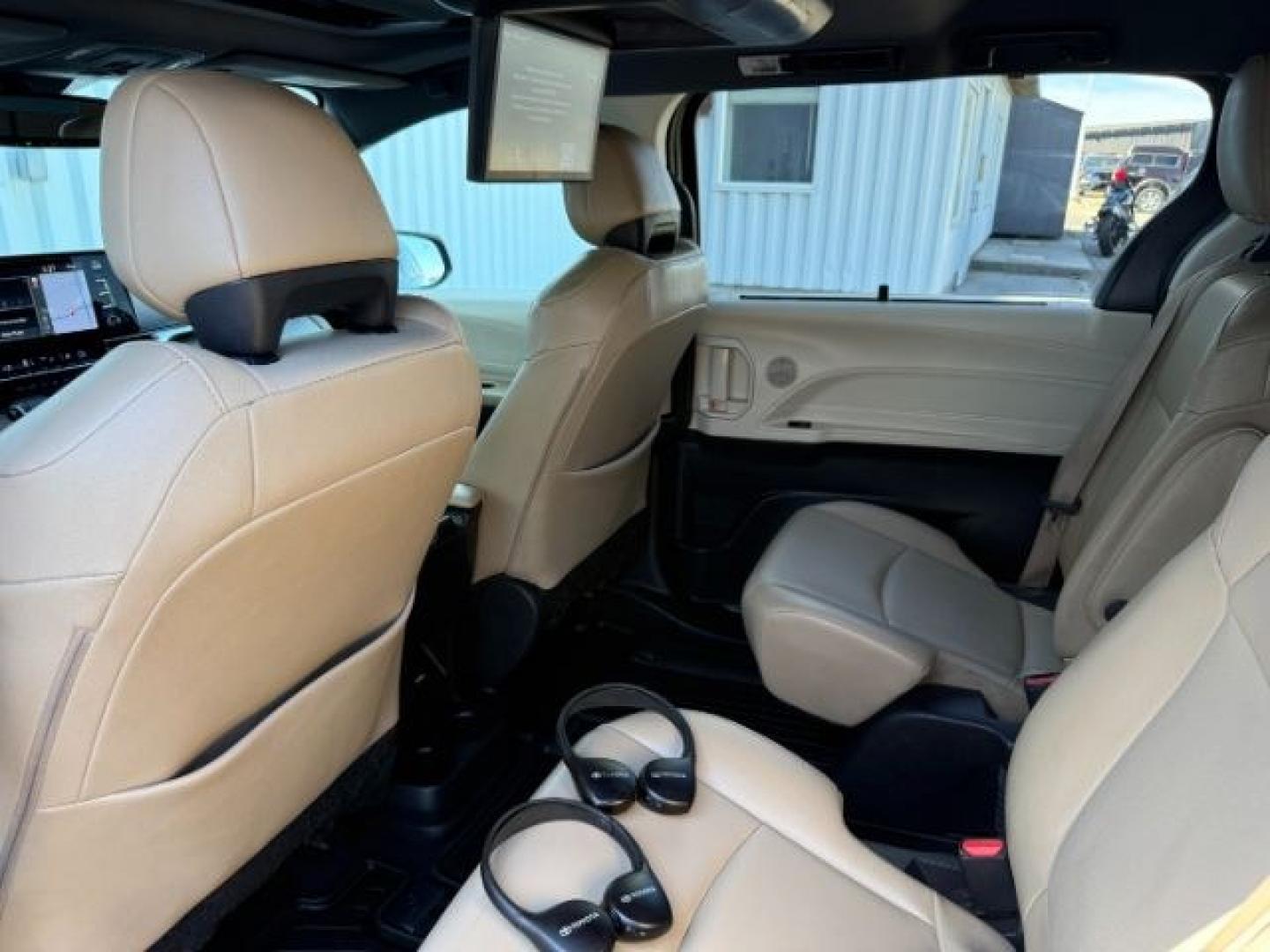 2022 GREEN /Graphite Toyota Sienna (5TDJSKFC1NS) with an Dynamic Force 25L I-4 portdirect injection engine, Automatic transmission, located at 1175 N Woodruff Ave, Idaho Falls, ID, 83401, 43.506901, -111.999657 - At Timberline Auto, finding a great deal on your next vehicle is always easy! Our experienced sales staff goal is to help find you the right vehicle at the right price! Our knowledgeable finance department has options for almost any credit score. We offer extended service contract options to prot- Photo#62
