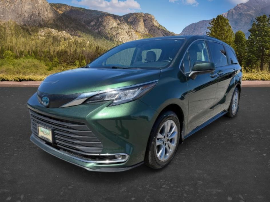photo of 2022 Toyota Sienna XLE