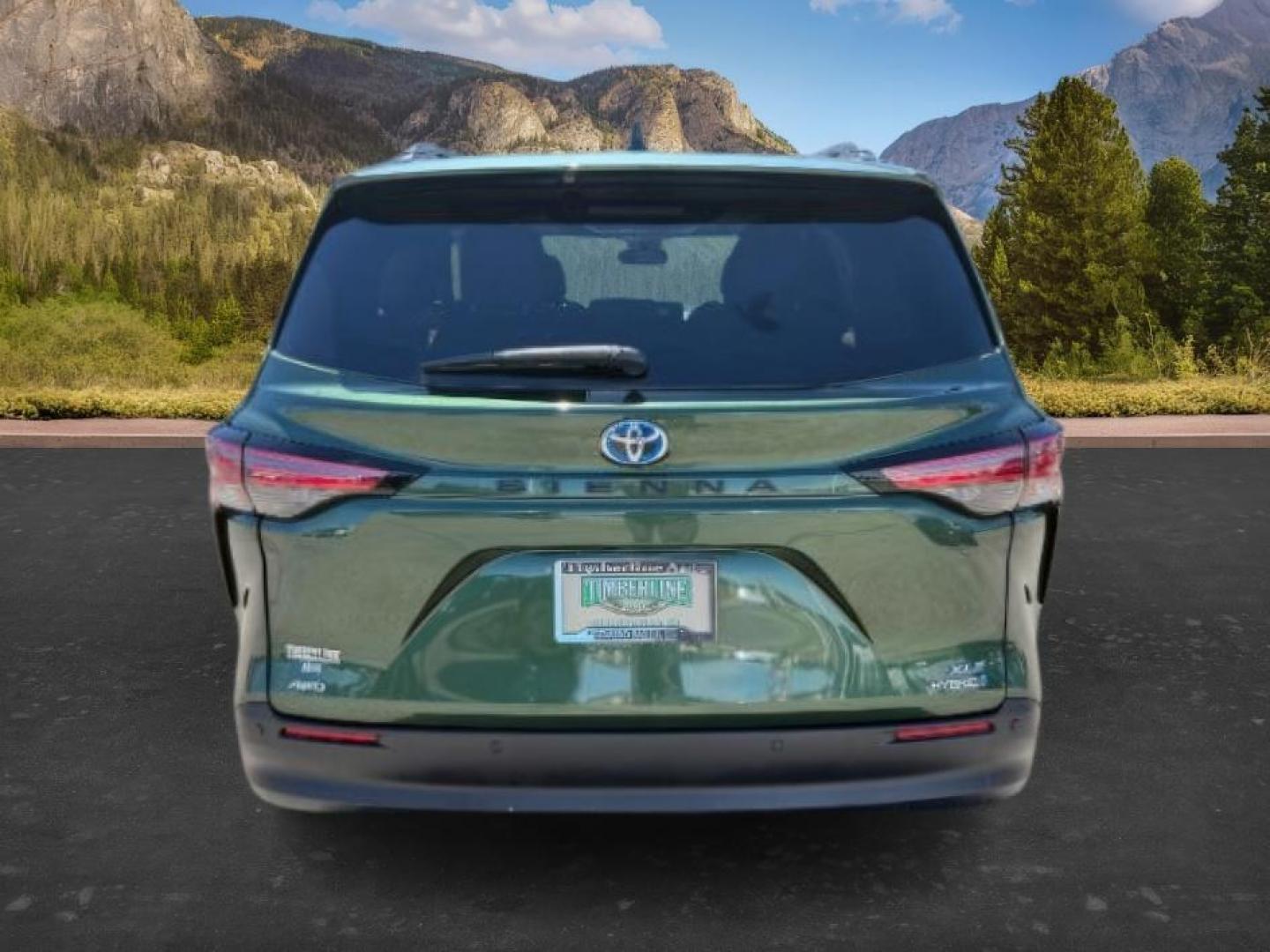 2022 GREEN /Graphite Toyota Sienna (5TDJSKFC1NS) with an Dynamic Force 25L I-4 portdirect injection engine, Automatic transmission, located at 1175 N Woodruff Ave, Idaho Falls, ID, 83401, 43.506901, -111.999657 - At Timberline Auto, finding a great deal on your next vehicle is always easy! Our experienced sales staff goal is to help find you the right vehicle at the right price! Our knowledgeable finance department has options for almost any credit score. We offer extended service contract options to prot- Photo#3