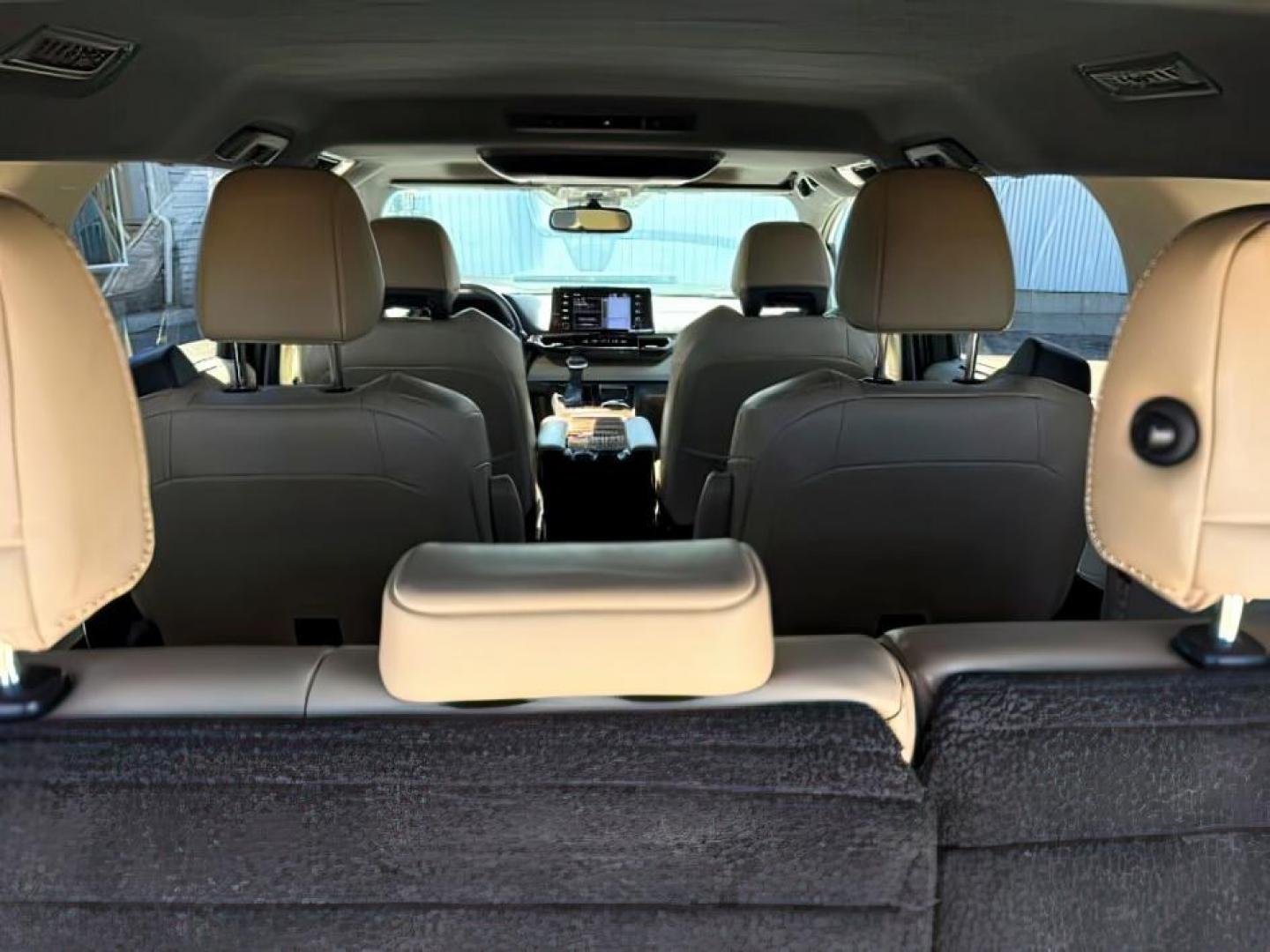 2022 GREEN /Graphite Toyota Sienna (5TDJSKFC1NS) with an Dynamic Force 25L I-4 portdirect injection engine, Automatic transmission, located at 1175 N Woodruff Ave, Idaho Falls, ID, 83401, 43.506901, -111.999657 - At Timberline Auto, finding a great deal on your next vehicle is always easy! Our experienced sales staff goal is to help find you the right vehicle at the right price! Our knowledgeable finance department has options for almost any credit score. We offer extended service contract options to prot- Photo#7