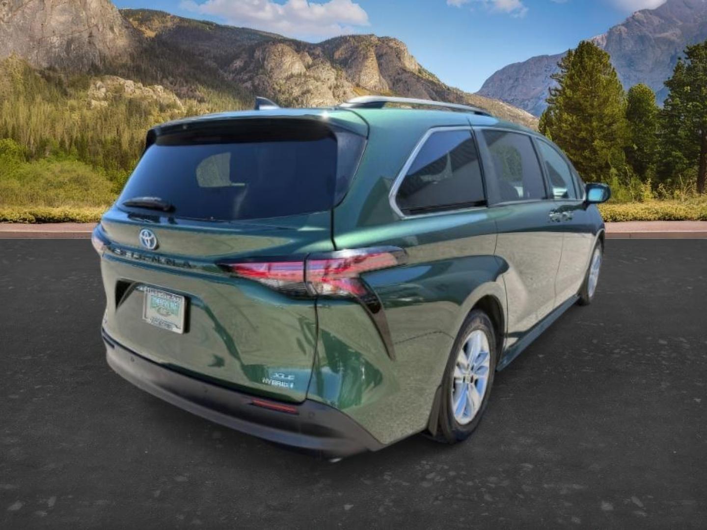 2022 GREEN /Graphite Toyota Sienna (5TDJSKFC1NS) with an Dynamic Force 25L I-4 portdirect injection engine, Automatic transmission, located at 1175 N Woodruff Ave, Idaho Falls, ID, 83401, 43.506901, -111.999657 - At Timberline Auto, finding a great deal on your next vehicle is always easy! Our experienced sales staff goal is to help find you the right vehicle at the right price! Our knowledgeable finance department has options for almost any credit score. We offer extended service contract options to prot- Photo#8