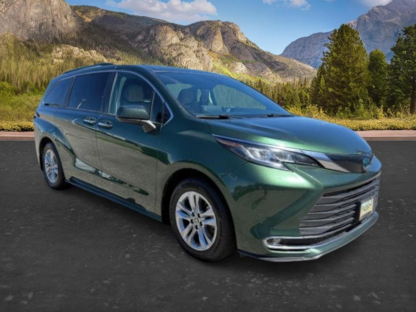 2022 GREEN /Graphite Toyota Sienna (5TDJSKFC1NS) with an Dynamic Force 25L I-4 portdirect injection engine, Automatic transmission, located at 1175 N Woodruff Ave, Idaho Falls, ID, 83401, 43.506901, -111.999657 - At Timberline Auto, finding a great deal on your next vehicle is always easy! Our experienced sales staff goal is to help find you the right vehicle at the right price! Our knowledgeable finance department has options for almost any credit score. We offer extended service contract options to prot- Photo#10