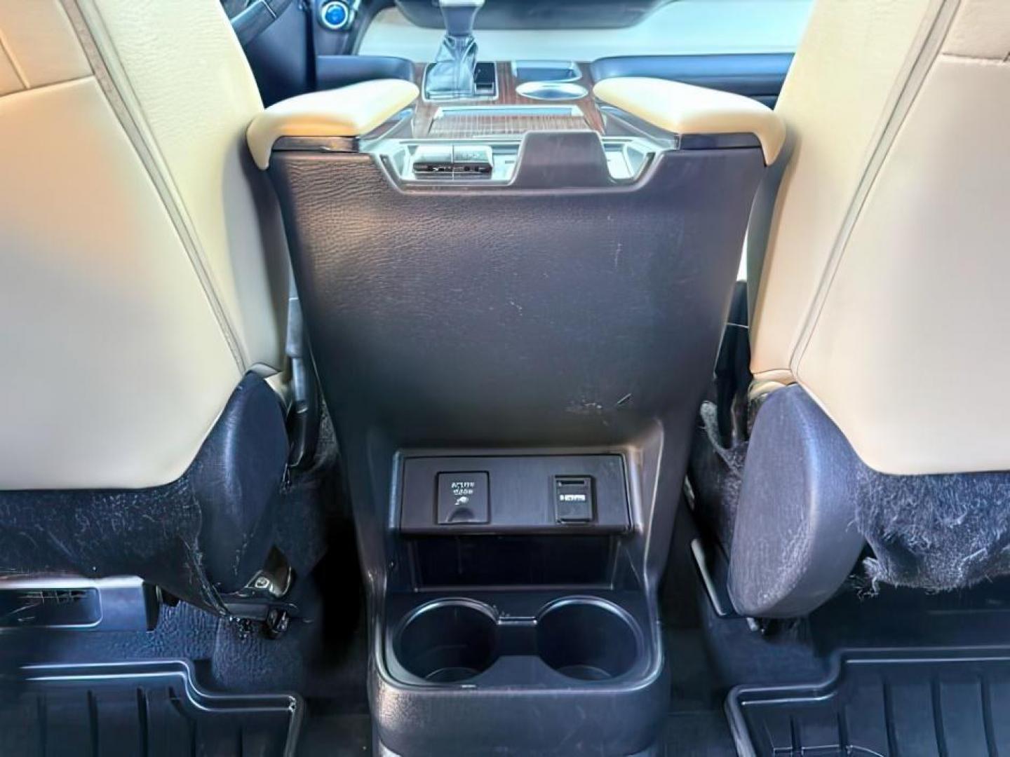 2022 GREEN /Graphite Toyota Sienna (5TDJSKFC1NS) with an Dynamic Force 25L I-4 portdirect injection engine, Automatic transmission, located at 1175 N Woodruff Ave, Idaho Falls, ID, 83401, 43.506901, -111.999657 - At Timberline Auto, finding a great deal on your next vehicle is always easy! Our experienced sales staff goal is to help find you the right vehicle at the right price! Our knowledgeable finance department has options for almost any credit score. We offer extended service contract options to prot- Photo#29