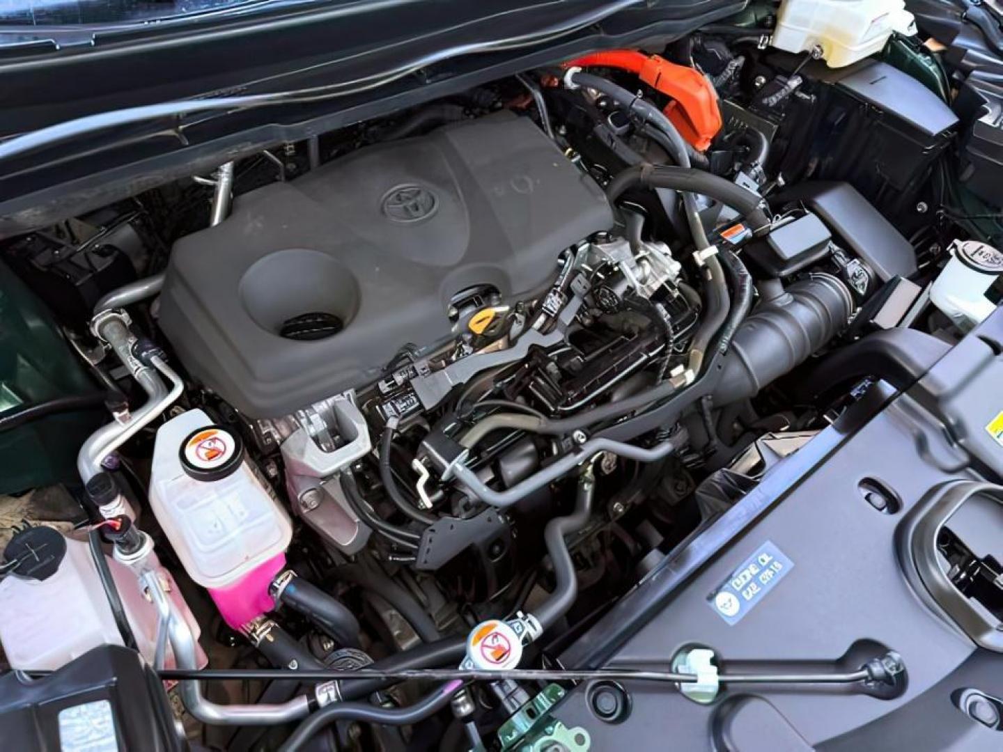 2022 GREEN /Graphite Toyota Sienna (5TDJSKFC1NS) with an Dynamic Force 25L I-4 portdirect injection engine, Automatic transmission, located at 1175 N Woodruff Ave, Idaho Falls, ID, 83401, 43.506901, -111.999657 - At Timberline Auto, finding a great deal on your next vehicle is always easy! Our experienced sales staff goal is to help find you the right vehicle at the right price! Our knowledgeable finance department has options for almost any credit score. We offer extended service contract options to prot- Photo#31