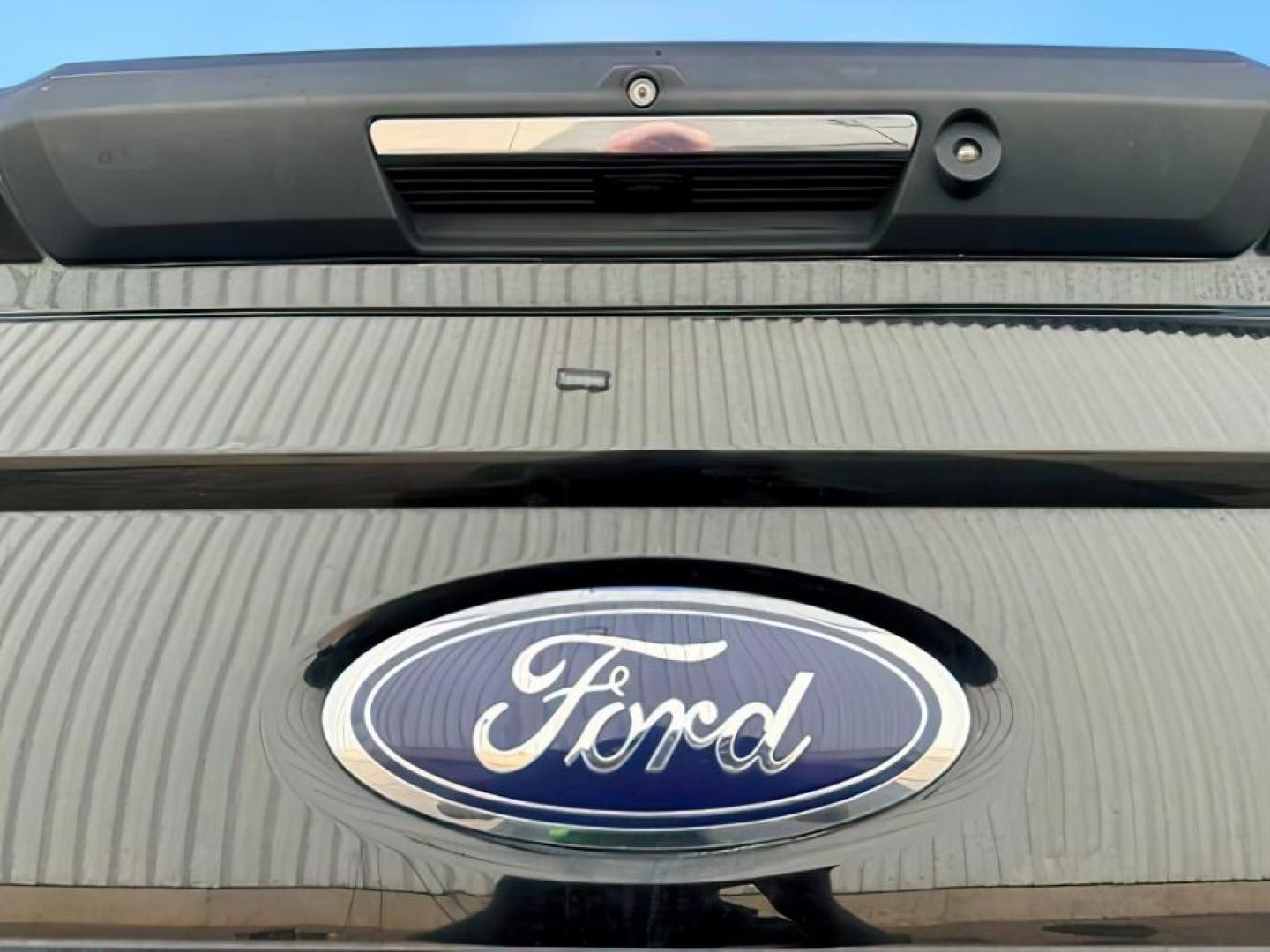 2017 BLACK /Black Ford F-350 (1FT8W3BT0HE) with an Powerstroke 67L V-8 diesel direct injection engine, Automatic transmission, located at 1175 N Woodruff Ave, Idaho Falls, ID, 83401, 43.506901, -111.999657 - At Timberline Auto, finding a great deal on your next vehicle is always easy! Our experienced sales staff goal is to help find you the right vehicle at the right price! Our knowledgeable finance department has options for almost any credit score. We offer extended service contract options to prot- Photo#4
