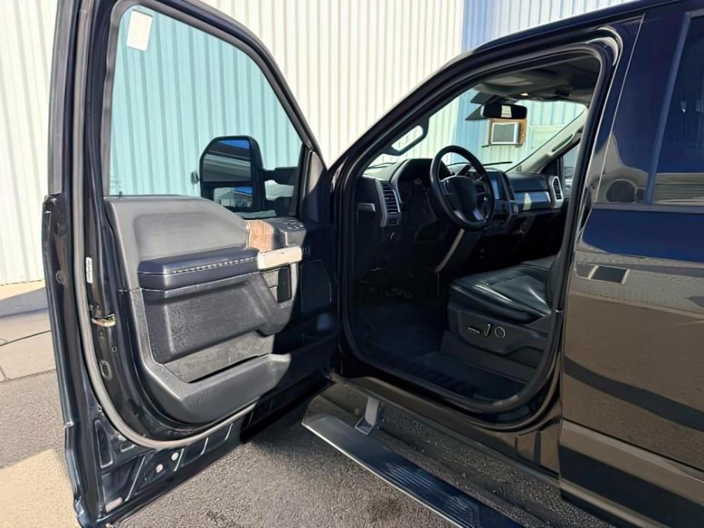 2017 BLACK /Black Ford F-350 (1FT8W3BT0HE) with an Powerstroke 67L V-8 diesel direct injection engine, Automatic transmission, located at 1175 N Woodruff Ave, Idaho Falls, ID, 83401, 43.506901, -111.999657 - At Timberline Auto, finding a great deal on your next vehicle is always easy! Our experienced sales staff goal is to help find you the right vehicle at the right price! Our knowledgeable finance department has options for almost any credit score. We offer extended service contract options to prot- Photo#12