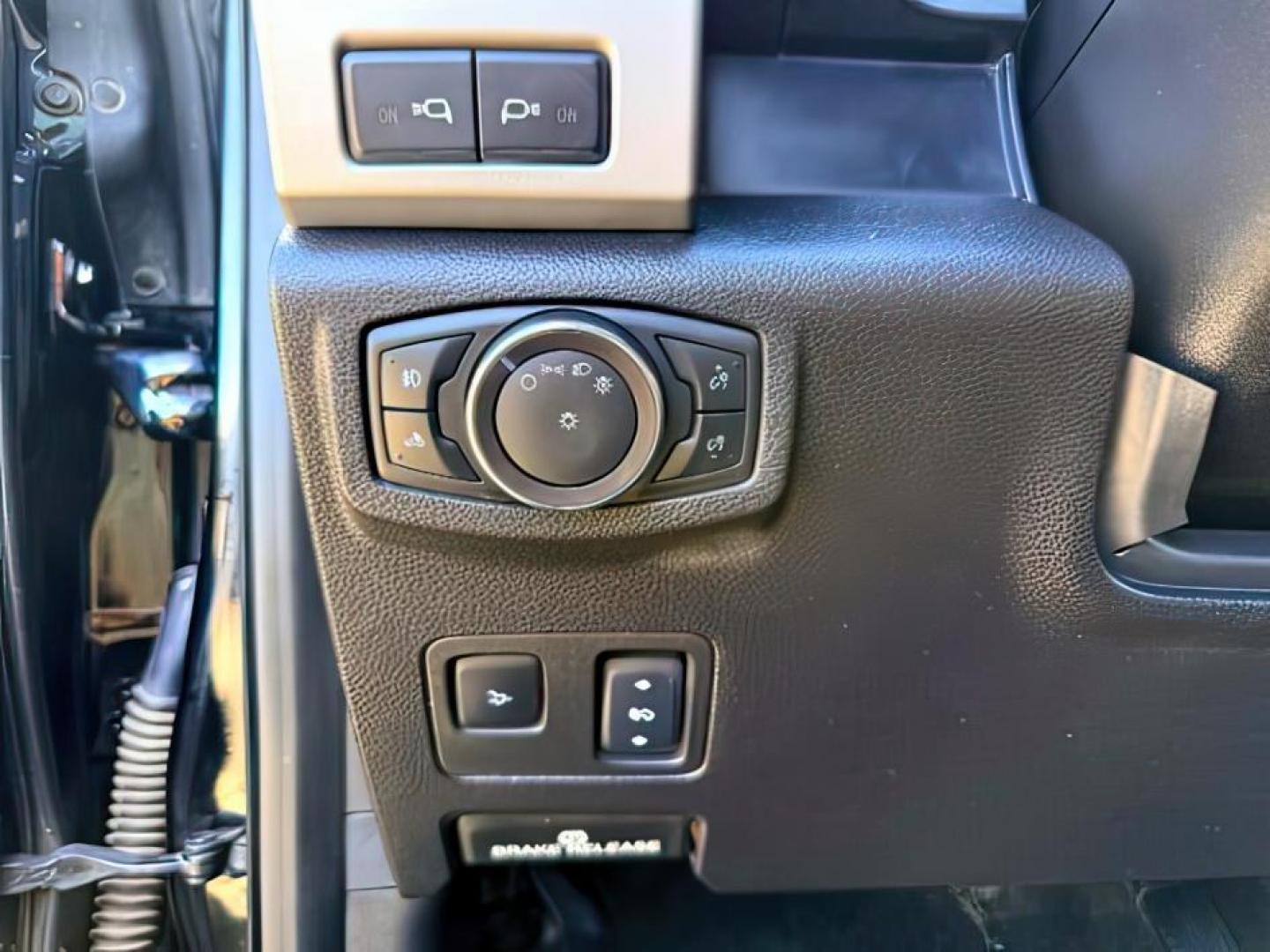 2017 BLACK /Black Ford F-350 (1FT8W3BT0HE) with an Powerstroke 67L V-8 diesel direct injection engine, Automatic transmission, located at 1175 N Woodruff Ave, Idaho Falls, ID, 83401, 43.506901, -111.999657 - At Timberline Auto, finding a great deal on your next vehicle is always easy! Our experienced sales staff goal is to help find you the right vehicle at the right price! Our knowledgeable finance department has options for almost any credit score. We offer extended service contract options to prot- Photo#21