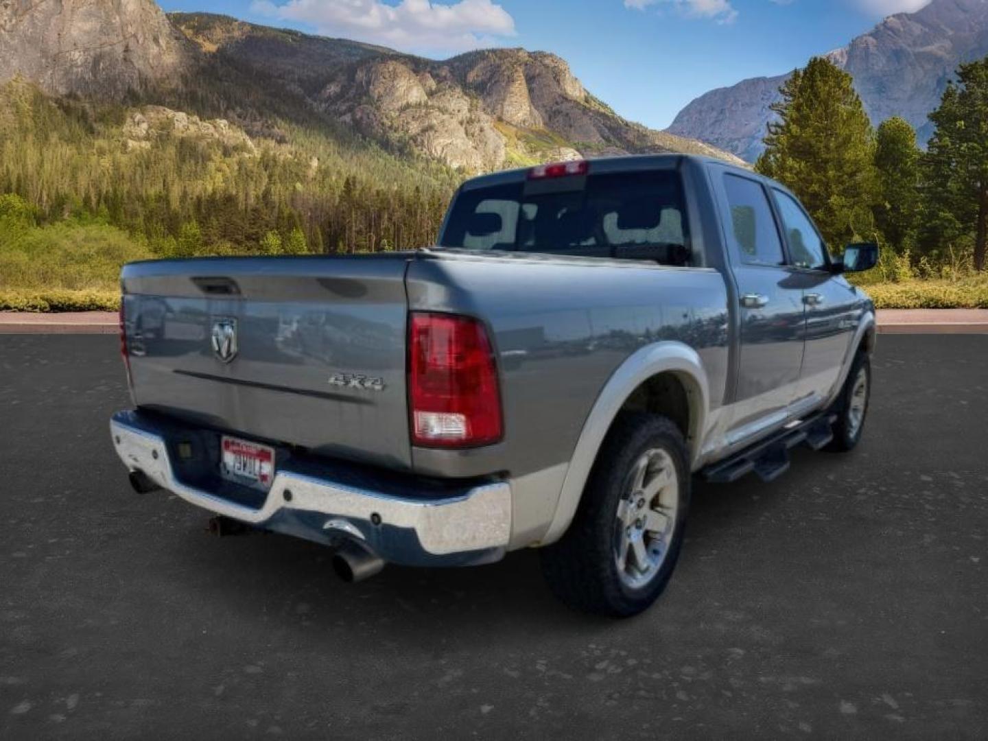 2009 GRAY /Dark Slate Dodge Ram 1500 (1D3HV13T79S) with an HEMI 57L V-8 variable valve control engine, Automatic transmission, located at 1175 N Woodruff Ave, Idaho Falls, ID, 83401, 43.506901, -111.999657 - At Timberline Auto, finding a great deal on your next vehicle is always easy! Our experienced sales staff goal is to help find you the right vehicle at the right price! Our knowledgeable finance department has options for almost any credit score. We offer extended service contract options to prot - Photo#4