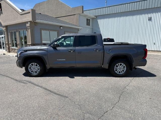2022 GRAY /Black Toyota Tundra SR5 (5TFLA5DB5NX) with an I-FORCE 3.4L V-6 port/direct injection engine, AUTOMATIC transmission, located at 1235 N Woodruff Ave., Idaho Falls, 83401, (208) 523-1053, 43.507172, -112.000488 - At Timberline Auto, finding a great deal on your next vehicle is always easy! Our experienced sales staff goal is to help find you the right vehicle at the right price! Our knowledgeable finance department has options for almost any credit score. We offer extended service contract options to prot- Photo#29