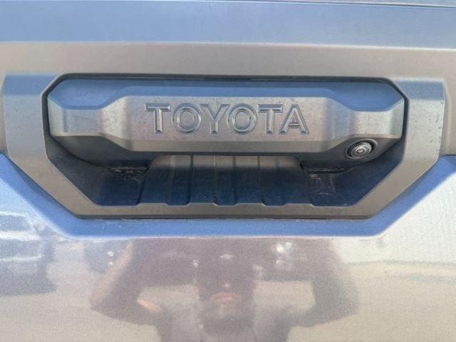 2022 GRAY /Black Toyota Tundra SR5 (5TFLA5DB5NX) with an I-FORCE 3.4L V-6 port/direct injection engine, AUTOMATIC transmission, located at 1235 N Woodruff Ave., Idaho Falls, 83401, (208) 523-1053, 43.507172, -112.000488 - At Timberline Auto, finding a great deal on your next vehicle is always easy! Our experienced sales staff goal is to help find you the right vehicle at the right price! Our knowledgeable finance department has options for almost any credit score. We offer extended service contract options to prot- Photo#32