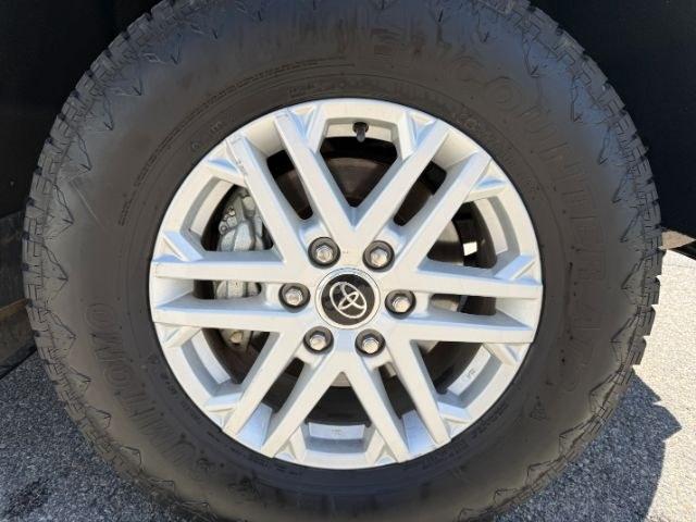 2022 GRAY /Black Toyota Tundra SR5 (5TFLA5DB5NX) with an I-FORCE 3.4L V-6 port/direct injection engine, AUTOMATIC transmission, located at 1235 N Woodruff Ave., Idaho Falls, 83401, (208) 523-1053, 43.507172, -112.000488 - At Timberline Auto, finding a great deal on your next vehicle is always easy! Our experienced sales staff goal is to help find you the right vehicle at the right price! Our knowledgeable finance department has options for almost any credit score. We offer extended service contract options to prot- Photo#39