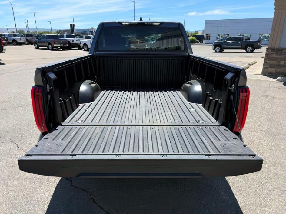 2022 GRAY /Black Toyota Tundra SR5 (5TFLA5DB5NX) with an I-FORCE 3.4L V-6 port/direct injection engine, AUTOMATIC transmission, located at 1235 N Woodruff Ave., Idaho Falls, 83401, (208) 523-1053, 43.507172, -112.000488 - At Timberline Auto, finding a great deal on your next vehicle is always easy! Our experienced sales staff goal is to help find you the right vehicle at the right price! Our knowledgeable finance department has options for almost any credit score. We offer extended service contract options to prot- Photo#5