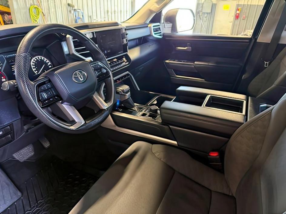 2022 GRAY /Black Toyota Tundra SR5 (5TFLA5DB5NX) with an I-FORCE 3.4L V-6 port/direct injection engine, AUTOMATIC transmission, located at 1235 N Woodruff Ave., Idaho Falls, 83401, (208) 523-1053, 43.507172, -112.000488 - At Timberline Auto, finding a great deal on your next vehicle is always easy! Our experienced sales staff goal is to help find you the right vehicle at the right price! Our knowledgeable finance department has options for almost any credit score. We offer extended service contract options to prot- Photo#14