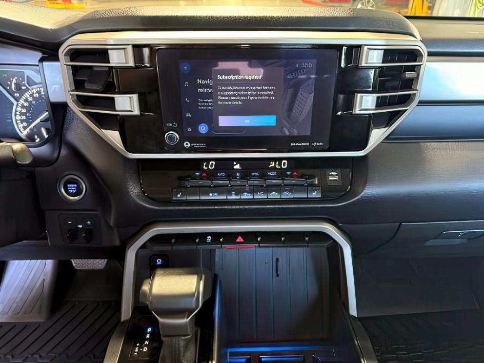 2022 GRAY /Black Toyota Tundra SR5 (5TFLA5DB5NX) with an I-FORCE 3.4L V-6 port/direct injection engine, AUTOMATIC transmission, located at 1235 N Woodruff Ave., Idaho Falls, 83401, (208) 523-1053, 43.507172, -112.000488 - At Timberline Auto, finding a great deal on your next vehicle is always easy! Our experienced sales staff goal is to help find you the right vehicle at the right price! Our knowledgeable finance department has options for almost any credit score. We offer extended service contract options to prot- Photo#16