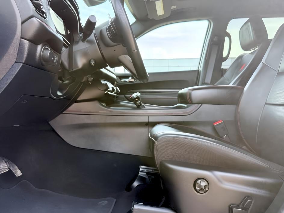 2025 BLUE /Black Dodge Durango (1C4SDJCT9SC) with an HEMI 57L V-8 variable valve control engine, Automatic transmission, located at 1175 N Woodruff Ave, Idaho Falls, ID, 83401, 43.506901, -111.999657 - At Timberline Auto, finding a great deal on your next vehicle is always easy! Our experienced sales staff goal is to help find you the right vehicle at the right price! Our knowledgeable finance department has options for almost any credit score. We offer extended service contract options to prot- Photo#15