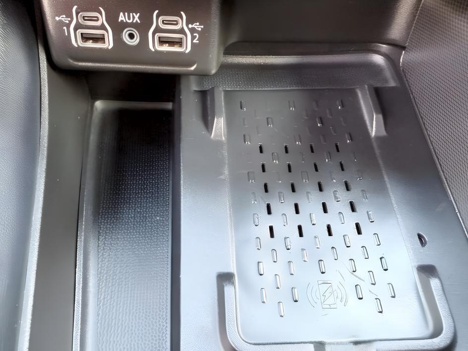 2025 BLUE /Black Dodge Durango (1C4SDJCT9SC) with an HEMI 57L V-8 variable valve control engine, Automatic transmission, located at 1175 N Woodruff Ave, Idaho Falls, ID, 83401, 43.506901, -111.999657 - At Timberline Auto, finding a great deal on your next vehicle is always easy! Our experienced sales staff goal is to help find you the right vehicle at the right price! Our knowledgeable finance department has options for almost any credit score. We offer extended service contract options to prot- Photo#21
