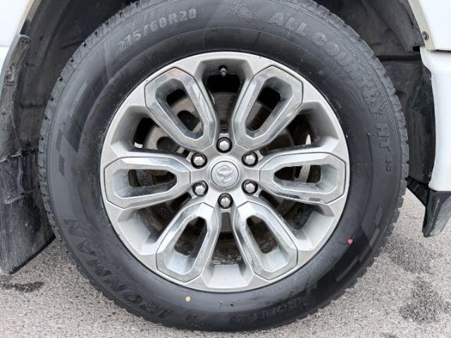 2019 WHITE /Black Ram 1500 (1C6SRFTT9KN) with an HEMI 57L V-8 variable valve control engine, Automatic transmission, located at 1175 N Woodruff Ave, Idaho Falls, ID, 83401, 43.506901, -111.999657 - At Timberline Auto, finding a great deal on your next vehicle is always easy! Our experienced sales staff goal is to help find you the right vehicle at the right price! Our knowledgeable finance department has options for almost any credit score. We offer extended service contract options to prot- Photo#39