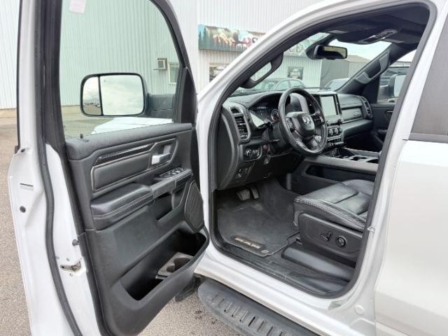 2019 WHITE /Black Ram 1500 (1C6SRFTT9KN) with an HEMI 57L V-8 variable valve control engine, Automatic transmission, located at 1175 N Woodruff Ave, Idaho Falls, ID, 83401, 43.506901, -111.999657 - At Timberline Auto, finding a great deal on your next vehicle is always easy! Our experienced sales staff goal is to help find you the right vehicle at the right price! Our knowledgeable finance department has options for almost any credit score. We offer extended service contract options to prot- Photo#40