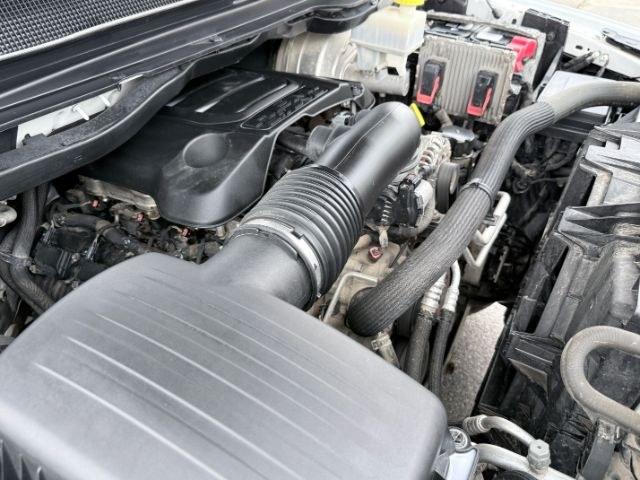 2019 WHITE /Black Ram 1500 (1C6SRFTT9KN) with an HEMI 57L V-8 variable valve control engine, Automatic transmission, located at 1175 N Woodruff Ave, Idaho Falls, ID, 83401, 43.506901, -111.999657 - At Timberline Auto, finding a great deal on your next vehicle is always easy! Our experienced sales staff goal is to help find you the right vehicle at the right price! Our knowledgeable finance department has options for almost any credit score. We offer extended service contract options to prot- Photo#57