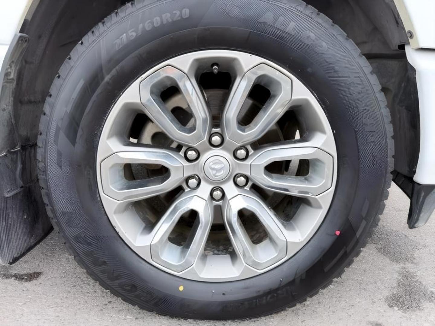 2019 WHITE /Black Ram 1500 Sport (1C6SRFTT9KN) with an V8, 5.7L engine, 8-speed automatic transmission, located at 1175 N Woodruff Ave, Idaho Falls, ID, 83401, 43.506901, -111.999657 - <b>Vehicle Details</b><br>Discover rugged capability and premium comfort in this pre-owned 2019 Ram 1500 Sport 4WD, now available in Idaho Falls, ID. Powered by a strong V8 5.7L gasoline engine, this full-size pickup delivers confident performance for towing, hauling, and everyday driving, while the- Photo#39