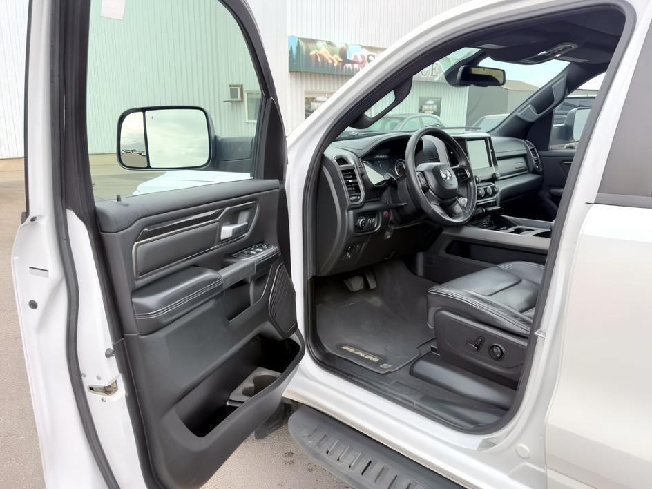 2019 WHITE /Black Ram 1500 (1C6SRFTT9KN) with an HEMI 57L V-8 variable valve control engine, Automatic transmission, located at 1175 N Woodruff Ave, Idaho Falls, ID, 83401, 43.506901, -111.999657 - At Timberline Auto, finding a great deal on your next vehicle is always easy! Our experienced sales staff goal is to help find you the right vehicle at the right price! Our knowledgeable finance department has options for almost any credit score. We offer extended service contract options to prot- Photo#11